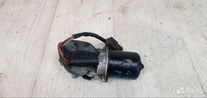 Моторчик стеклоочистителя передний Opel Vivaro