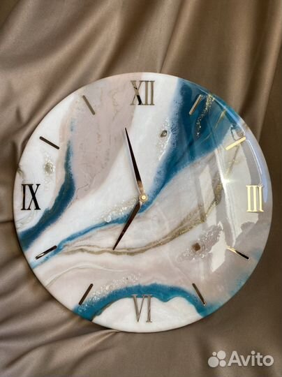 Часы настенные из эпоксидной смолы ручной работы
