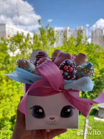 Сладкие букеты и клубника в шоколаде