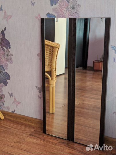 Два зеркала узких и одно широкое