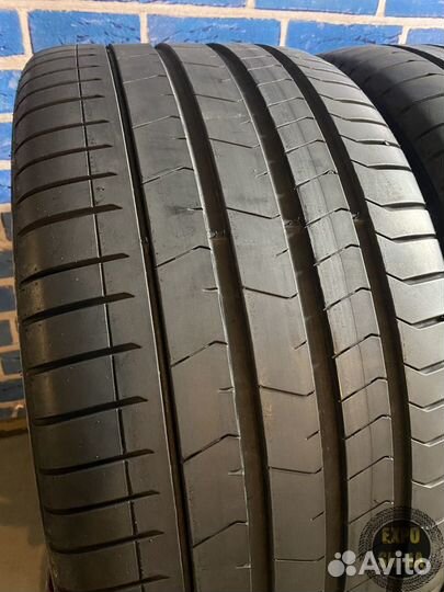 Pirelli P Zero PZ4 315/30 R22 и 275/35 R22 107Y