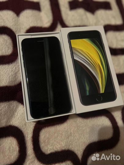Телефон iPhone se 2020