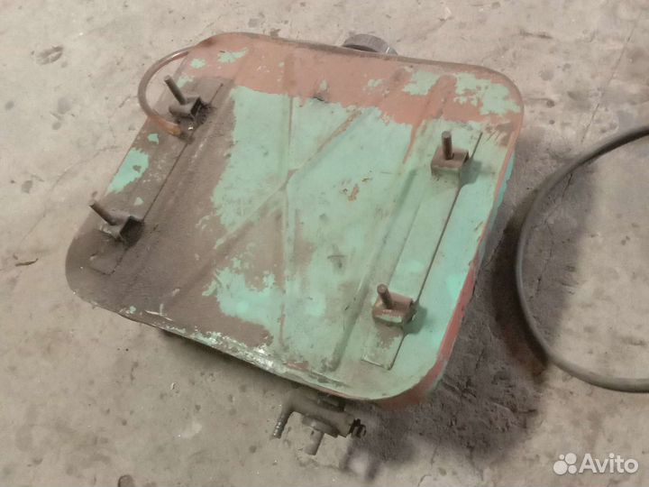 Бензобак на муравей