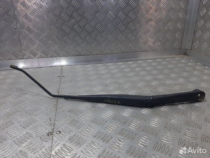 Поводок стеклоочистителя правый Chevrolet Cruze