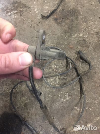 Калина датчик ABS передний