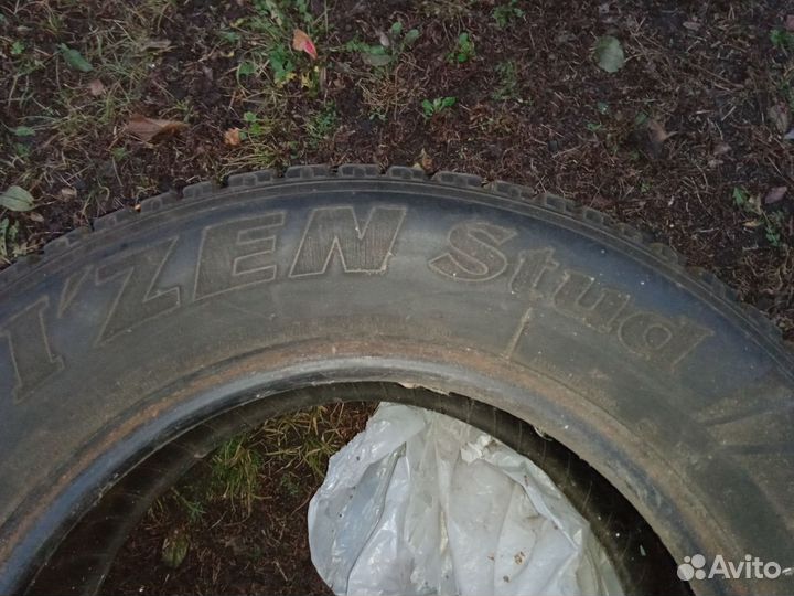 Kumho I'Zen Stud Snow KW11 R15 94Q