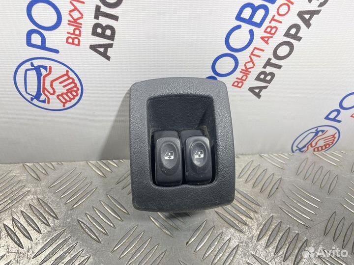 Блок управления стеклоподъемниками Renault Sandero