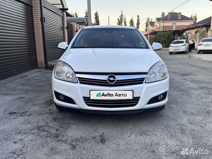 Opel Astra 1.6 МТ, 2011, 199 000 км