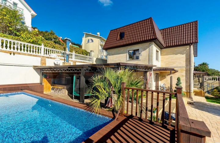 Дом 180 м² на участке 10 сот.