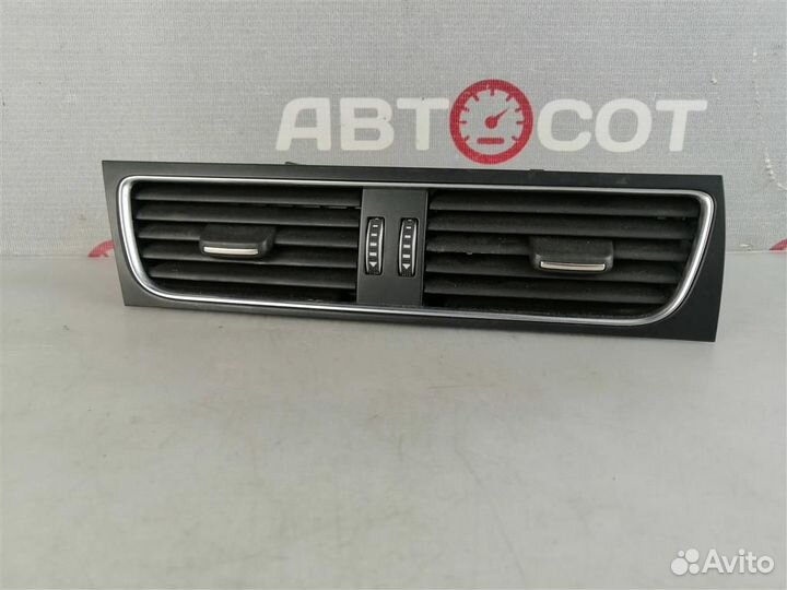 Дефлектор воздуха центральный Audi A4 (B8) 2009