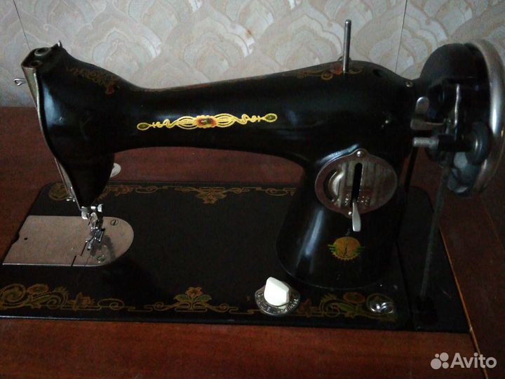 Швейная машинка со столом