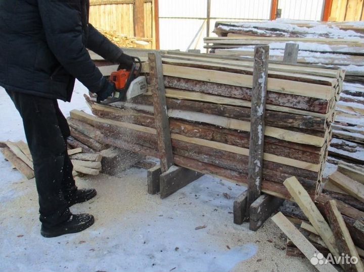 Пильщик дров, спил деревьев