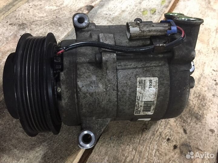 Компрессор кондиционера Opel Insignia