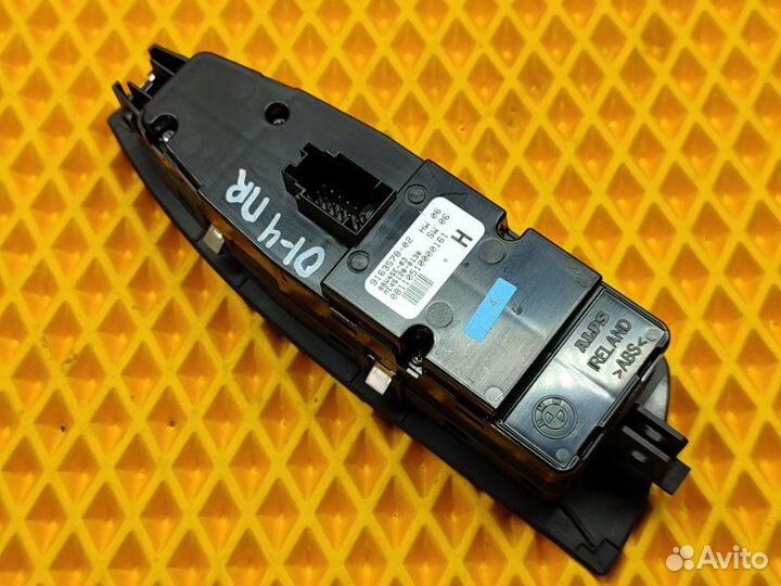 Блок управления стеклоподъемниками передний правый