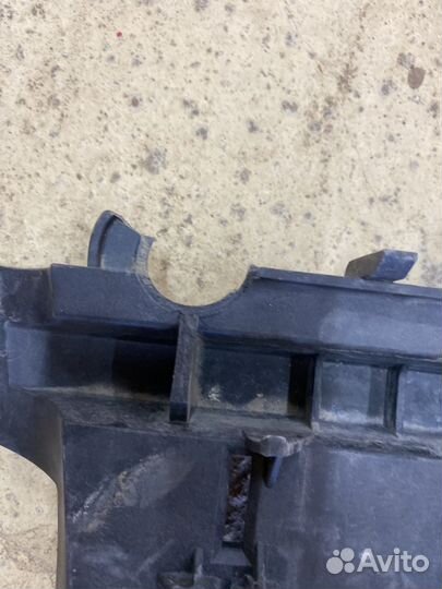 Крепление аккумулятора Skoda