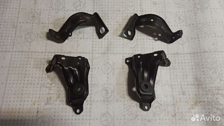 Кранштейн радиатора Honda CRV 3