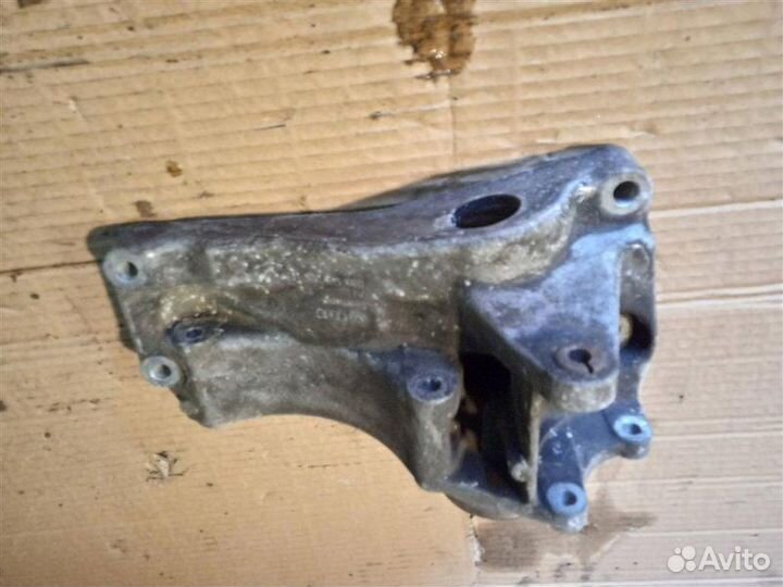 Кронштейн генератора Vw Golf Iv/Bora 1997-2005