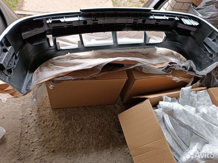 Бампер передний на автомобили ваз 2110 белый