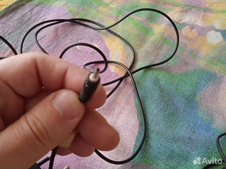 Два зарядного устройства. На старенькие телефоны