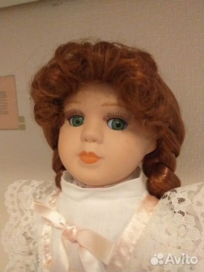 Фарфоровая кукла