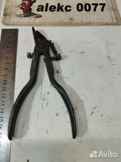 Старинный инструмент для разводки пил