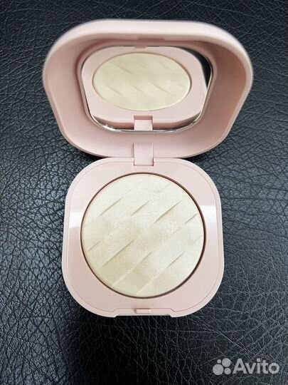 Пудра сияющая лимитированная Kiko