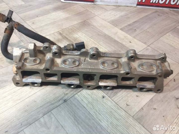 Рампа топливная рейка Skoda Octavia A5 BLF