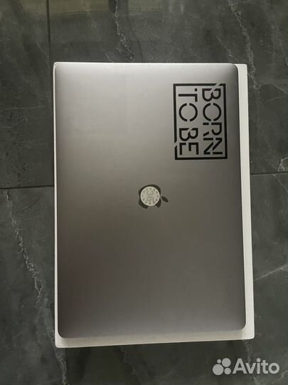 Macbook pro 15 2018 i7 16gb