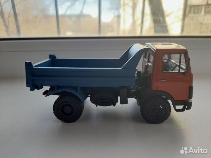 1/43 Маз 5551 самосвал