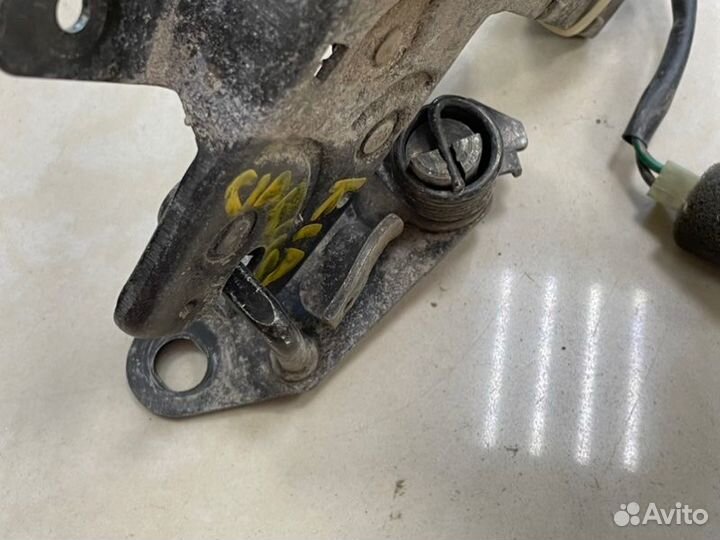 Замок крышки багажника Kia Clarus седан FE 2000