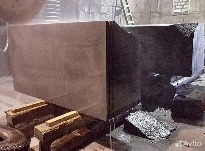 Памятник на могилу из гранита