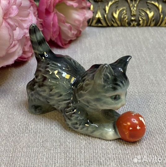 Статуэтка котенок