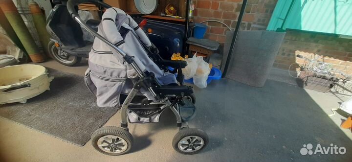 Прогулочная коляска
