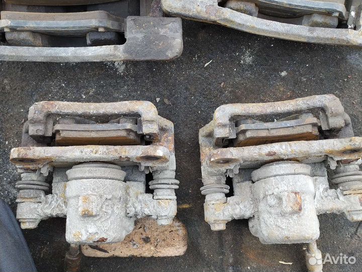 Комплект тормозных суппортов toyota corolla е120