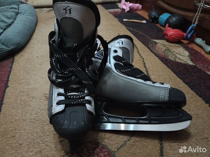Коньки хоккейные