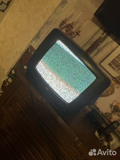 Телевизор LG CF-20D33E