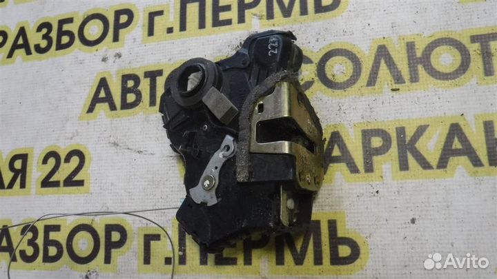 Замок двери передней правой Toyota Corolla (E120)