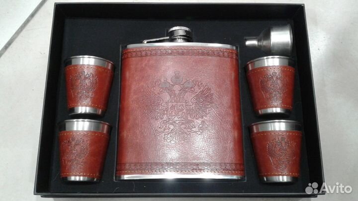 Набор рюмки и фляжка