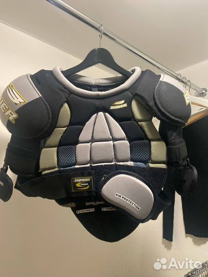 Нагрудник хоккейный