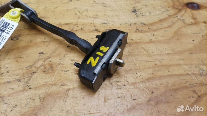 Ограничитель двери задний Nissan Cube Z12 HR15DE