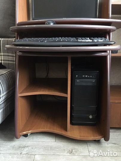 Компьютерный стол