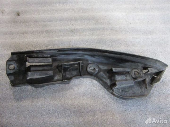 Направляющая заднего бампера правая VW Touareg 200