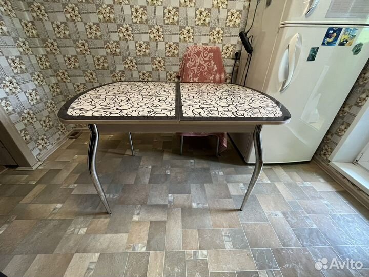 Кухонный стол