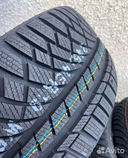 Kumho WinterCraft WP72 245/45 R19 и 275/40 R19