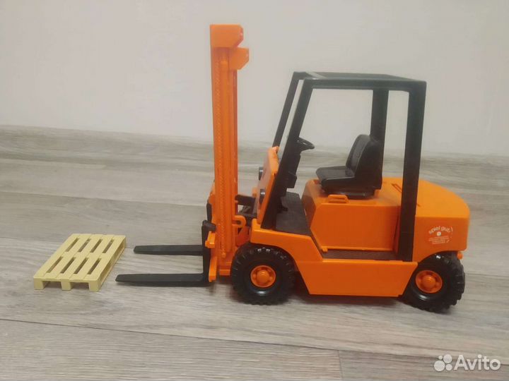 Машинка игрушка брудер