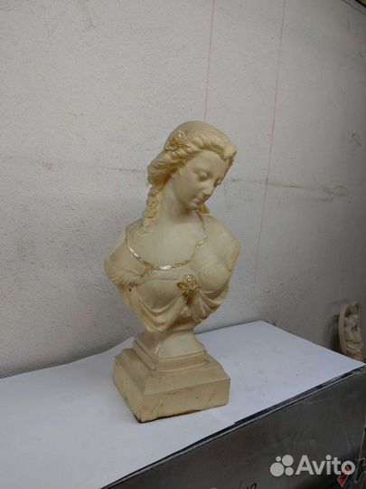 Винтажная статуэтка-бюст Девушки СССР