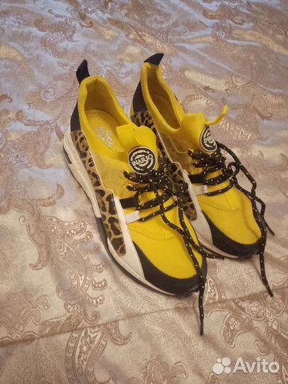 Кроссовки женские 37 размер новые