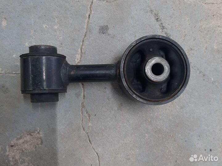 Подушка двигателя Nissan Bluebird Sylphy