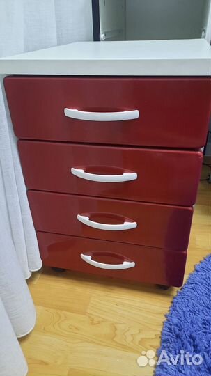 Тумбочка под письменный стол на колесиках