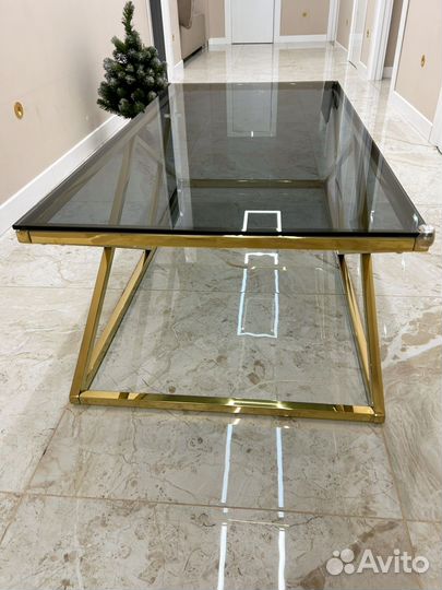 Жернальный столик Инсигния